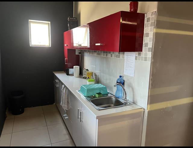 921M² SHOWROOM FOR SALE IN PAROW CENTRAL
